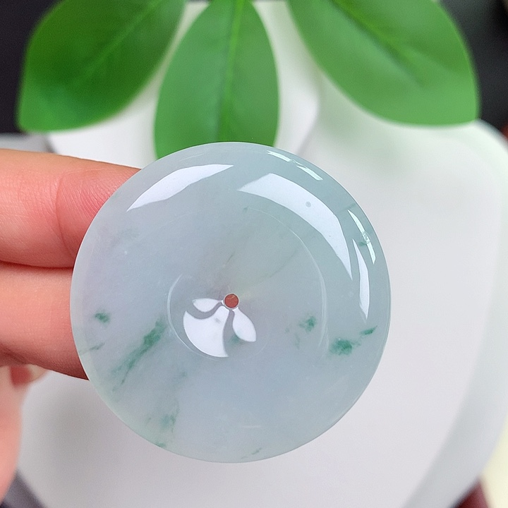 颈饰未镶嵌翡翠平安扣 35.7x5.9mm