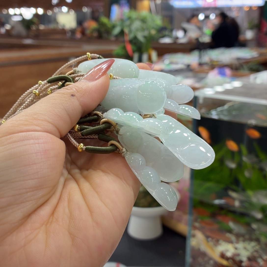 昌***务翡翠未镶嵌颈饰福豆