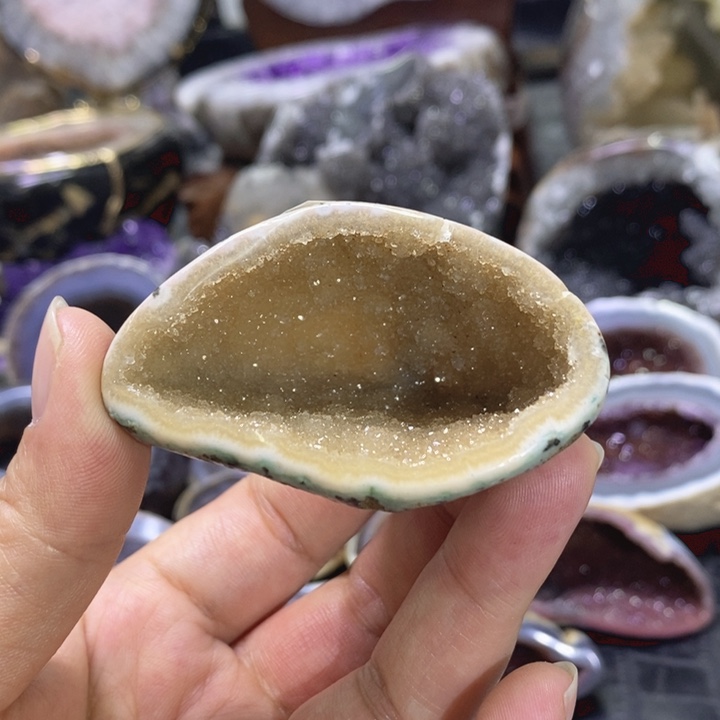 未镶嵌珠宝半成品水晶黄软洞