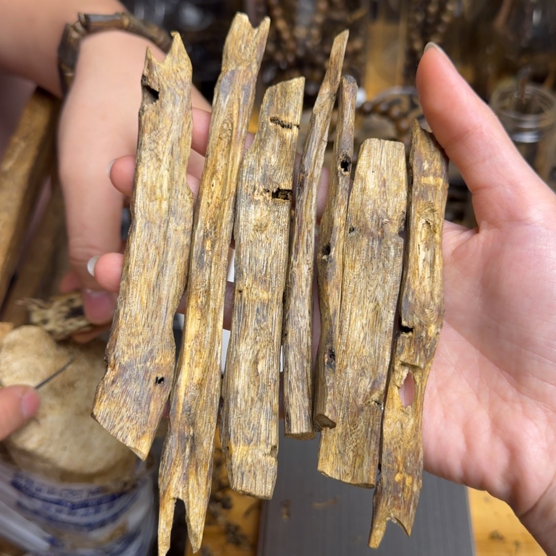 沉香手把件白棋品种块料42克