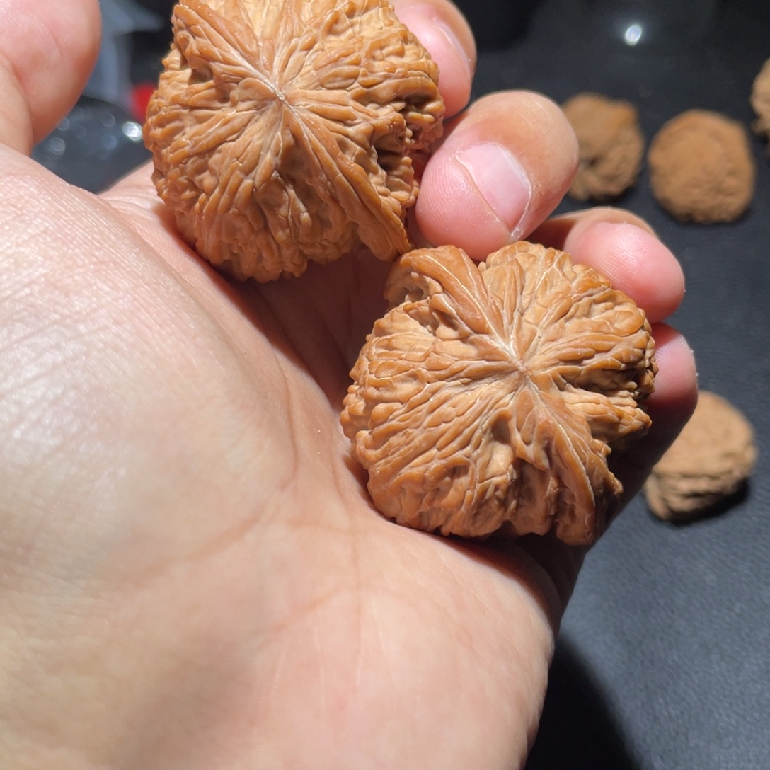 爱***子文玩核桃吊坠磨盘