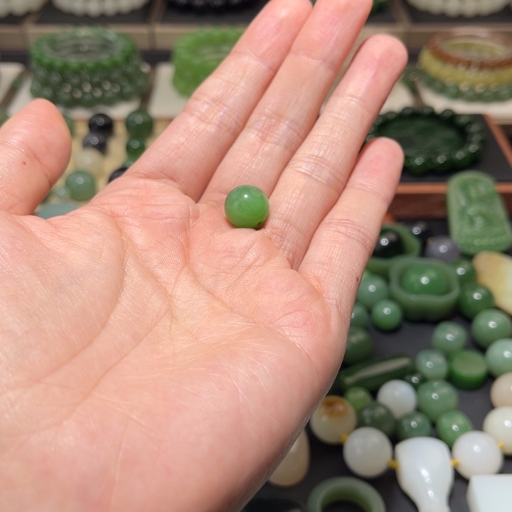 多***王和田玉未镶嵌珠宝半成品卡12粉阳绿单珠