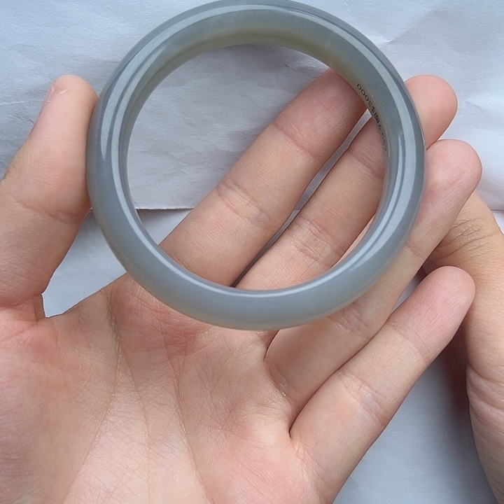 和田玉手镯55加圈口。k k未镶嵌