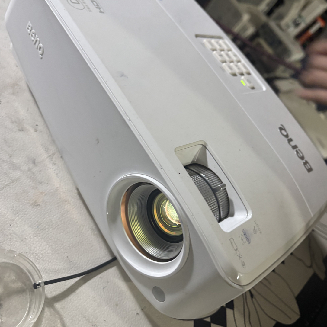 9新   二手 明基1280.800投影仪 运费自理