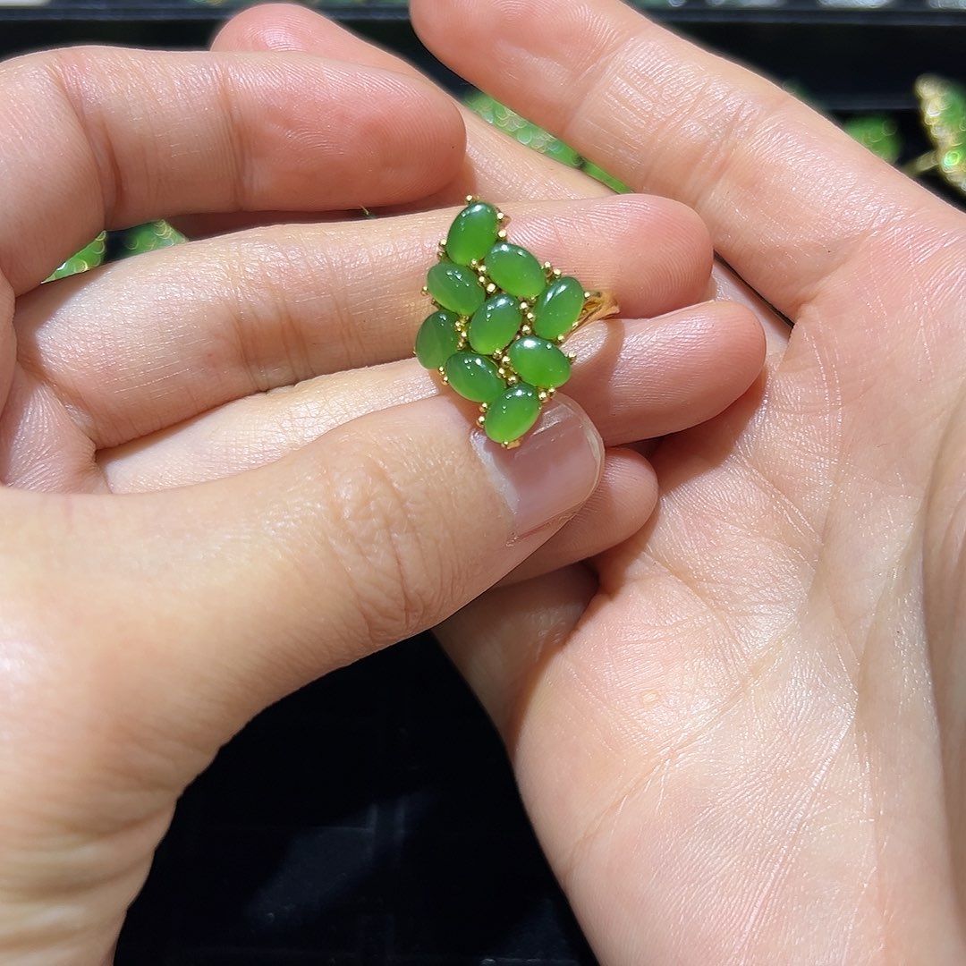 银S925镶嵌和田玉耳饰阳**下