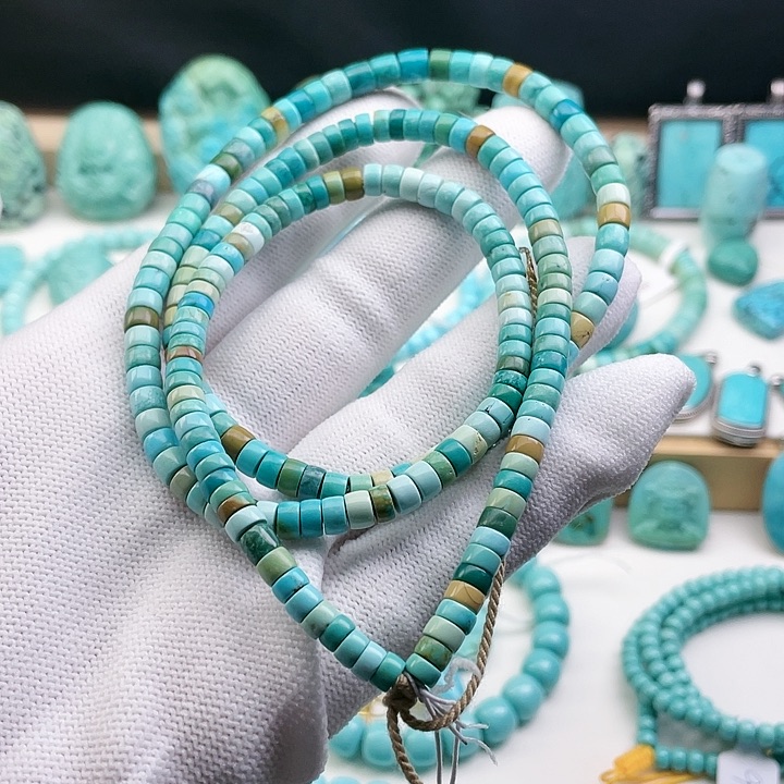 绿松石配饰未镶嵌