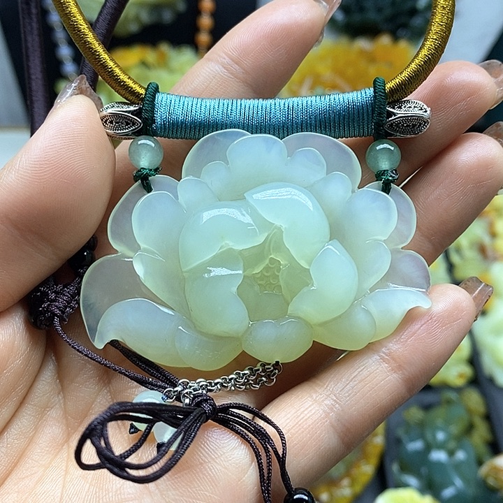 蛇纹石玉挂件未镶嵌