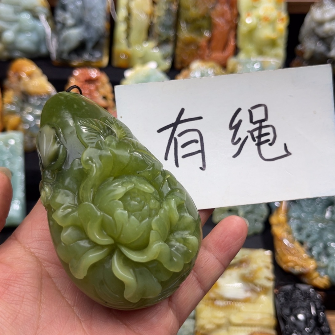 蛇纹石玉未镶嵌颈饰