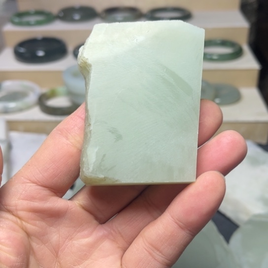 浅***然和田玉未镶嵌颈饰定制