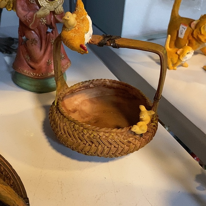 树脂制品母鸡小提篮