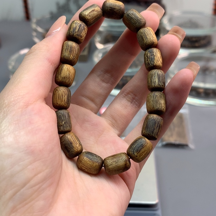沉香手串1.1桶珠单圈