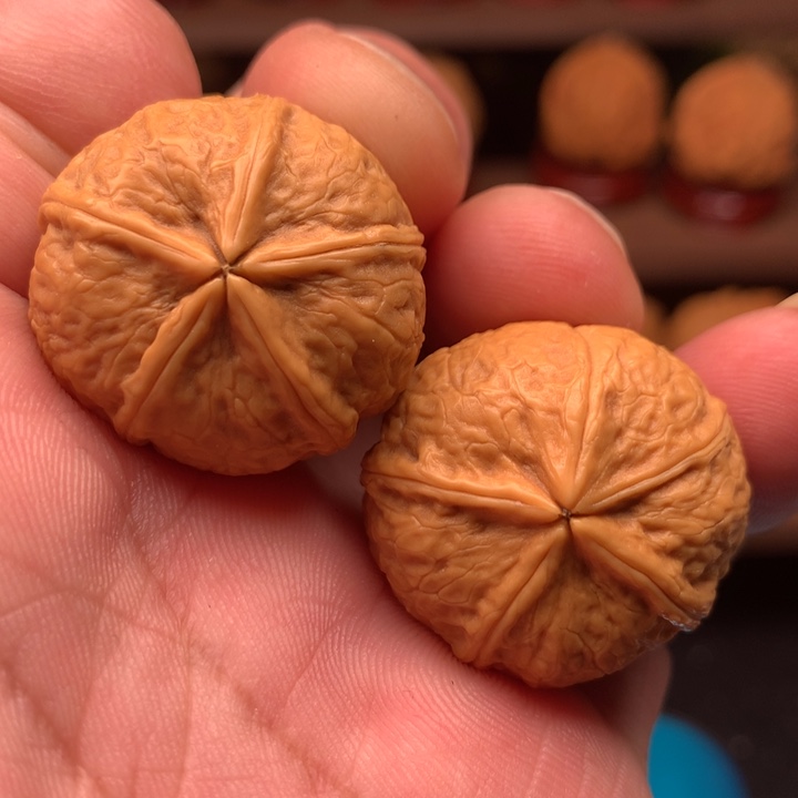 文玩核桃吊坠五棱