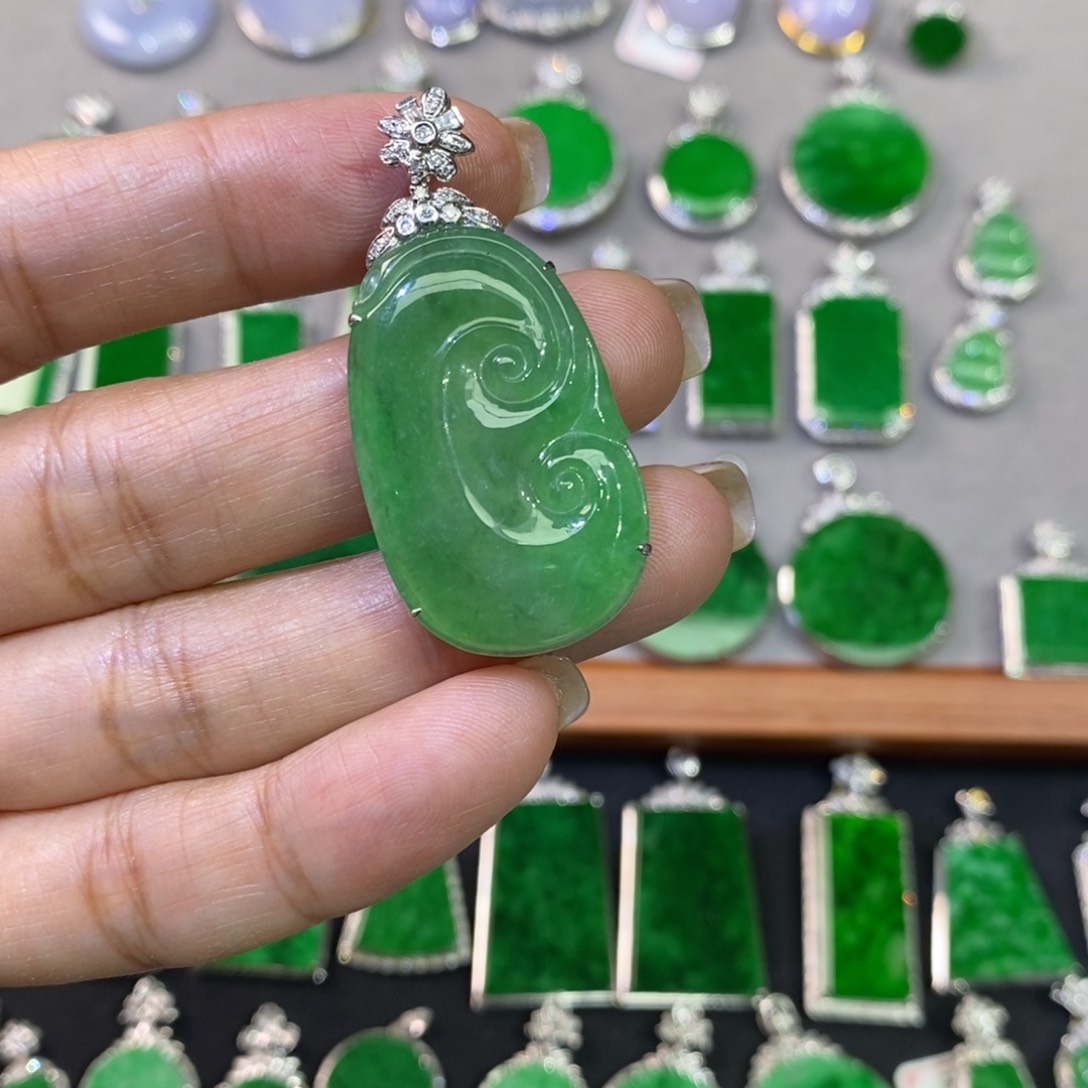 翡翠吊坠(不含链)18K金镶嵌吊坠