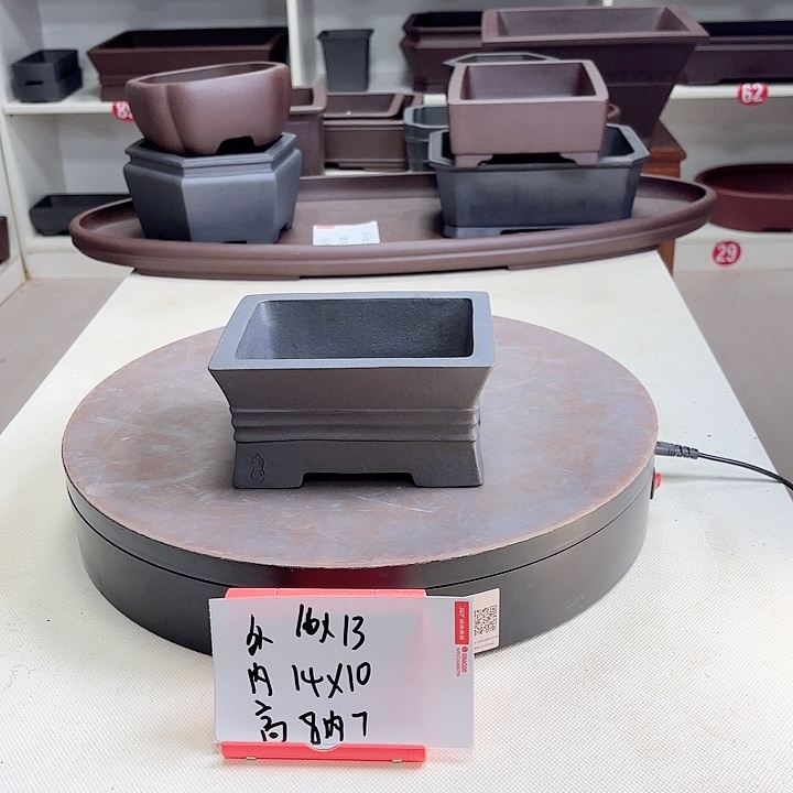 紫砂花盆中带小长方