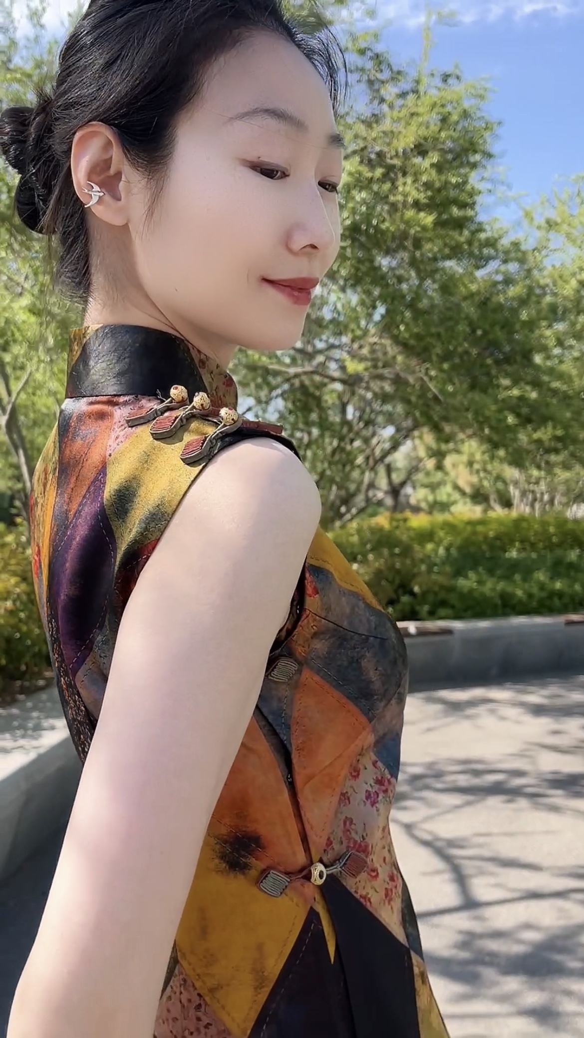 汀月白【宫阙霓裳】桑蚕丝50姆米香云纱日常宴会婚礼港风无袖旗袍