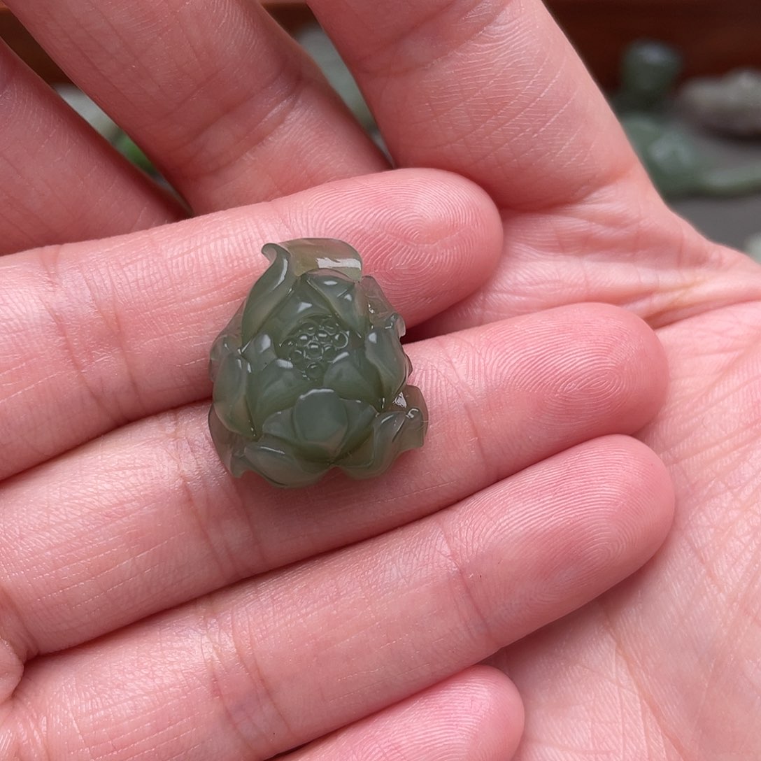 和田玉未镶嵌颈饰湖水绿牡丹花吊坠