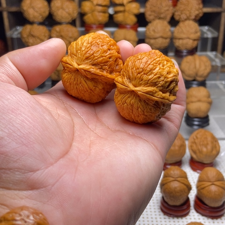 门***孙文玩核桃吊坠2金丝绣球