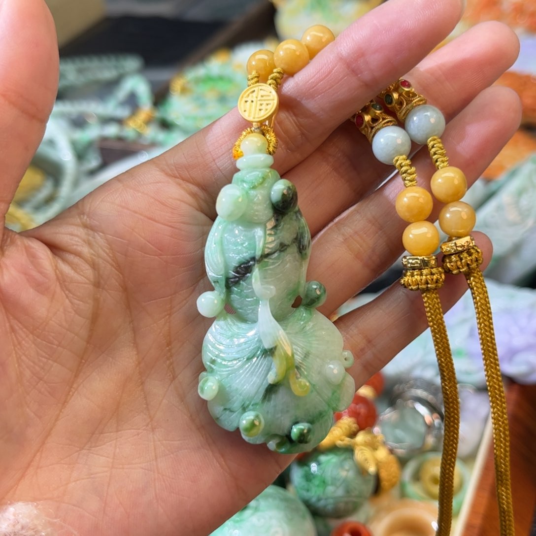 翡翠颈饰未镶嵌待编款