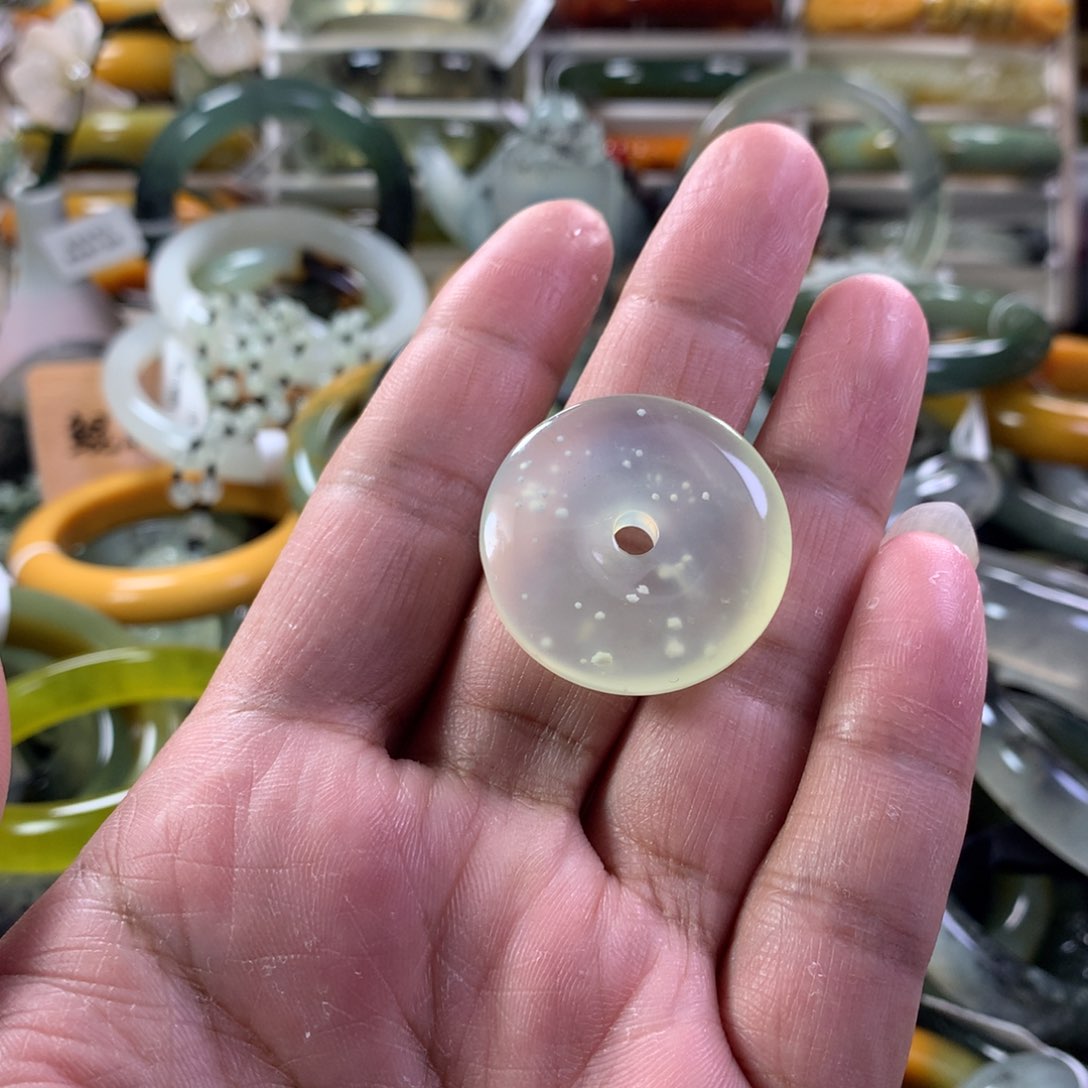 蛇纹石玉颈饰未镶嵌