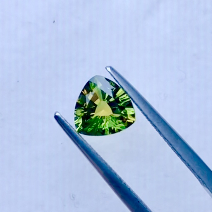 天然蓝宝石裸石 火彩亮闪 颜色清新有莫奈花园色系的美 精切规整