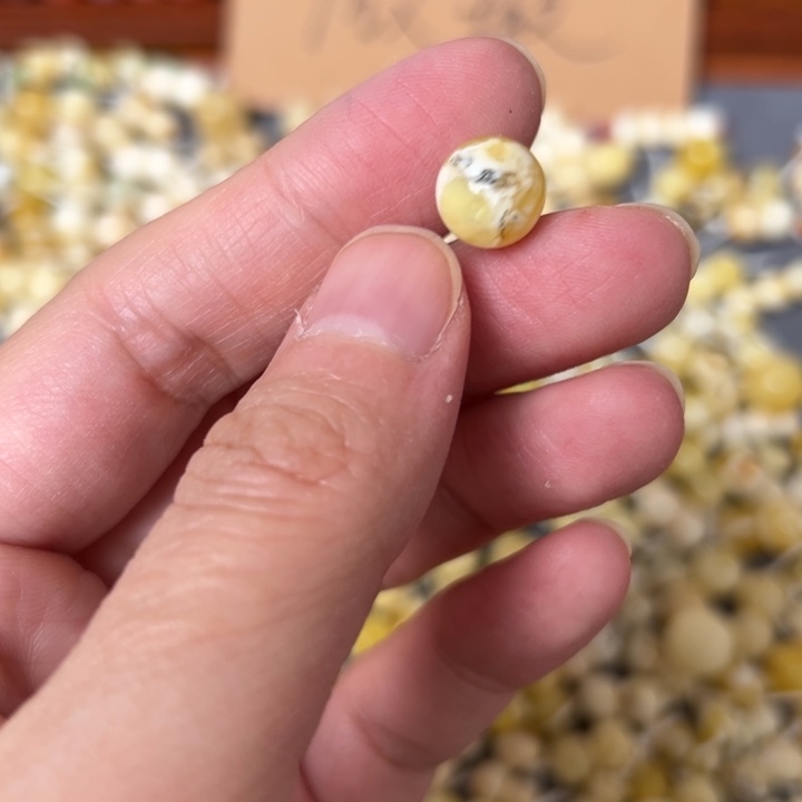 蜜蜡未镶嵌裸石9.4mm有坑