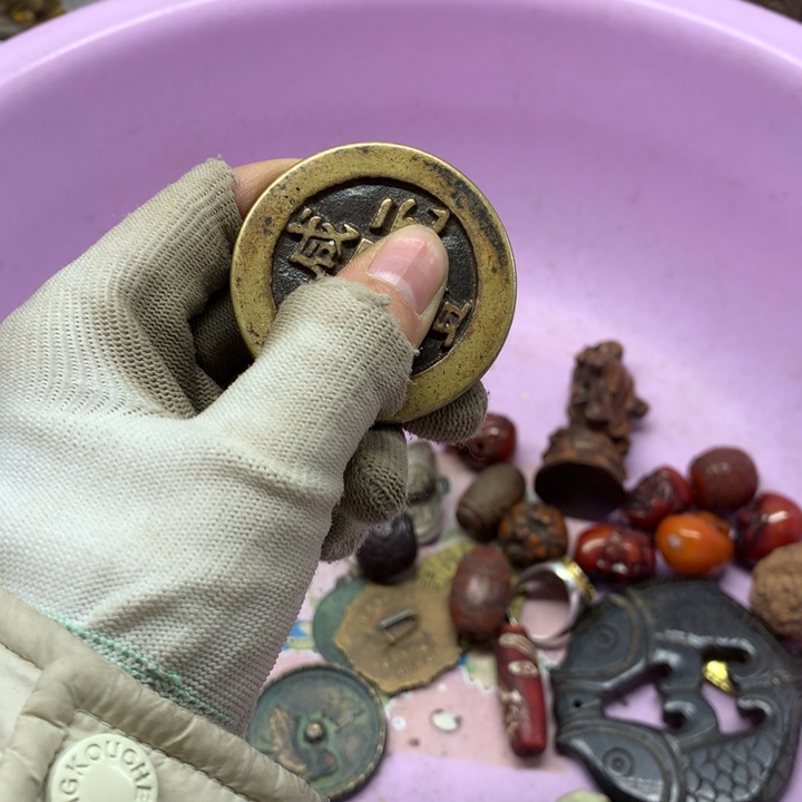 一***提手工艺品琉璃你就像个小孩一样