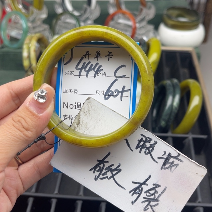 蛇纹石玉未镶嵌手镯