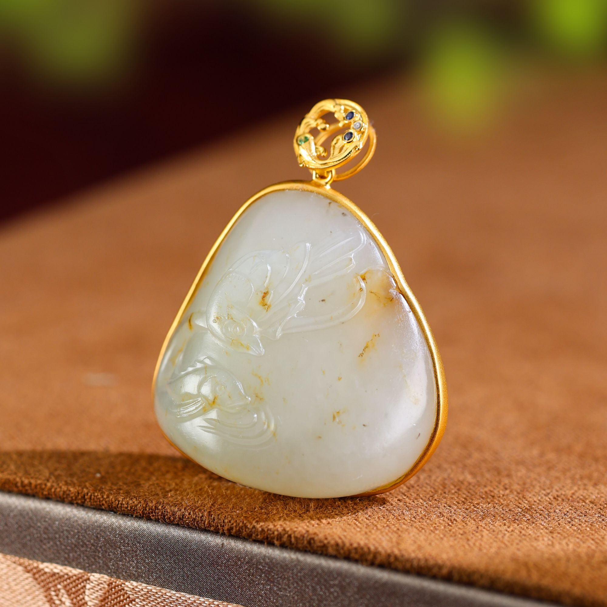 18K金和田玉吊坠