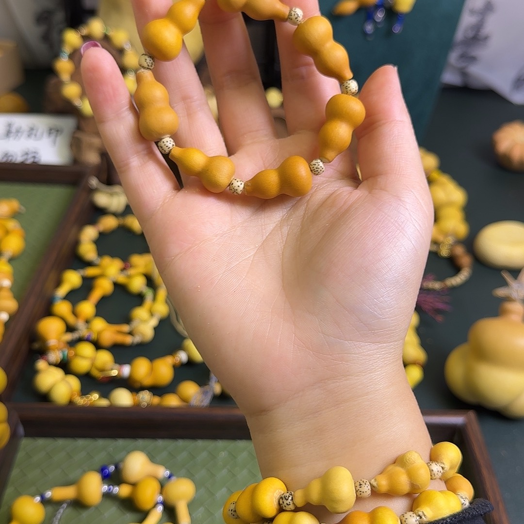 招****大叶紫檀（黑酸枝木类）