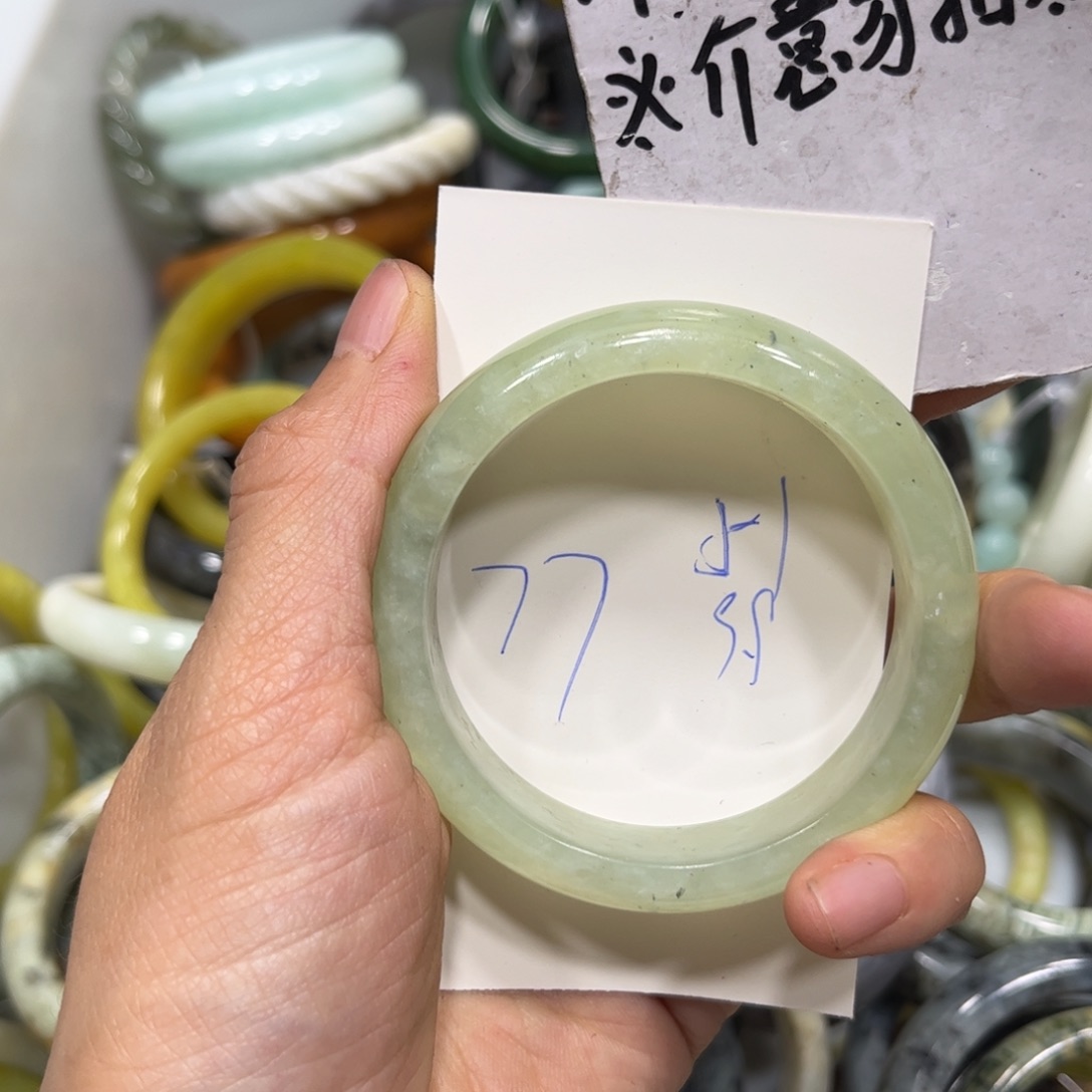 蛇纹石玉手镯未镶嵌