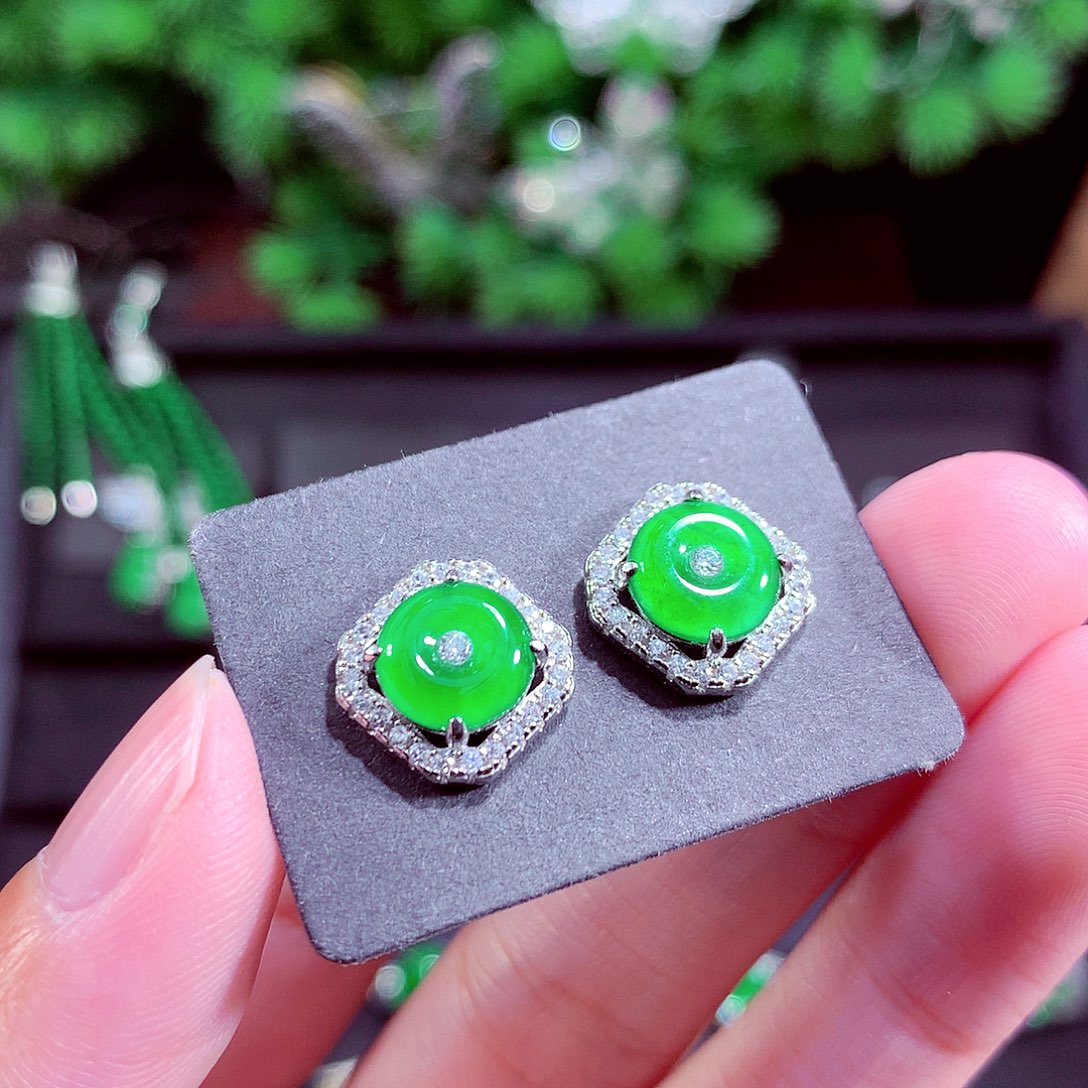 颈饰未镶嵌翡翠天然