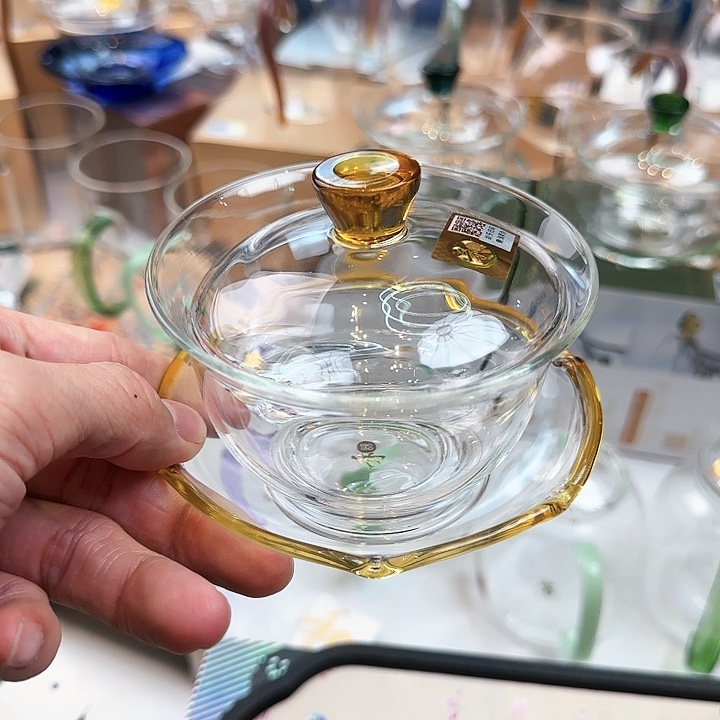 禾器浅黄色沁莲盖碗