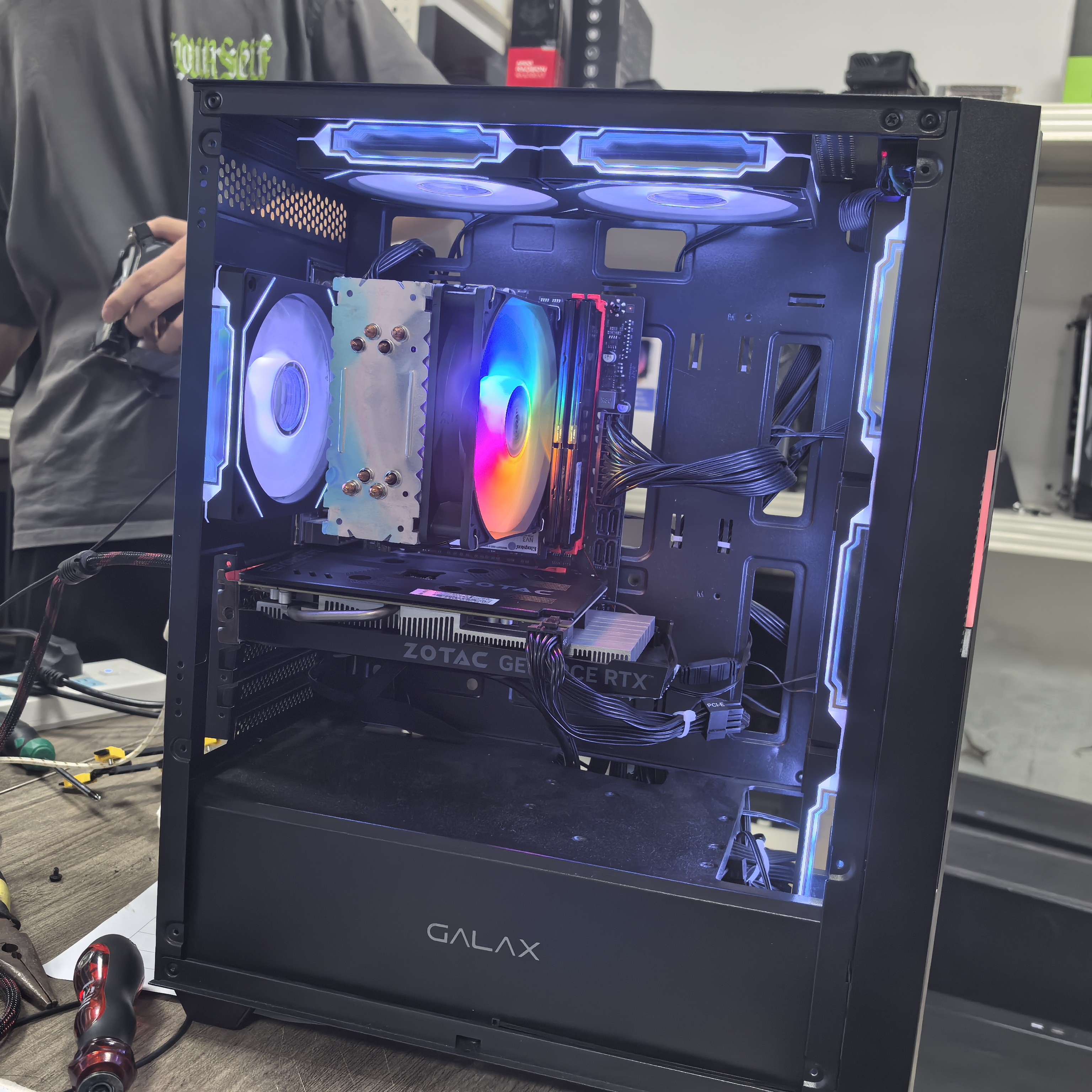 95新  i5 12400f+b760+32g+4060+1t+4铜管+650w