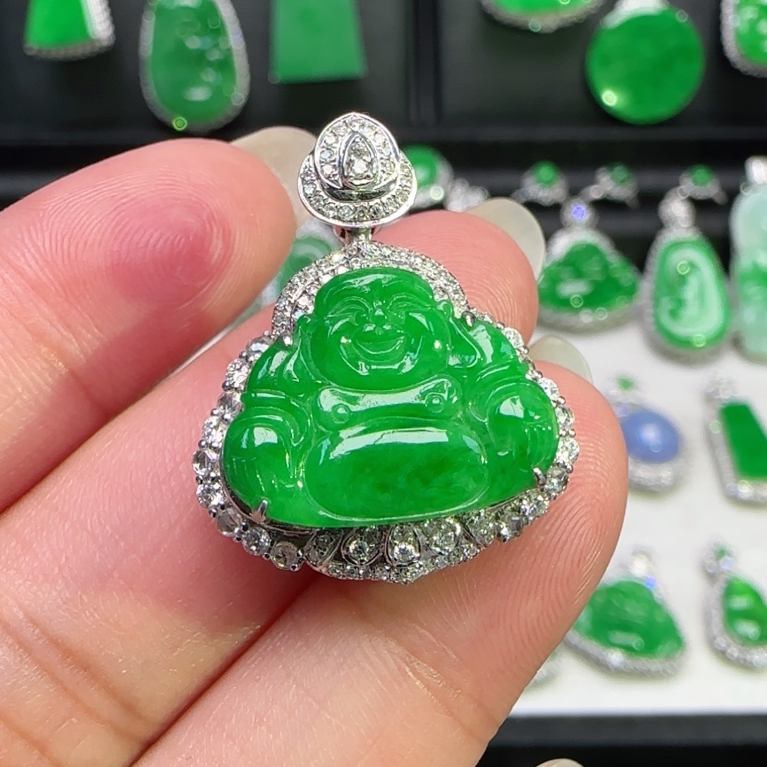 翡翠18K金镶嵌颈饰吊坠