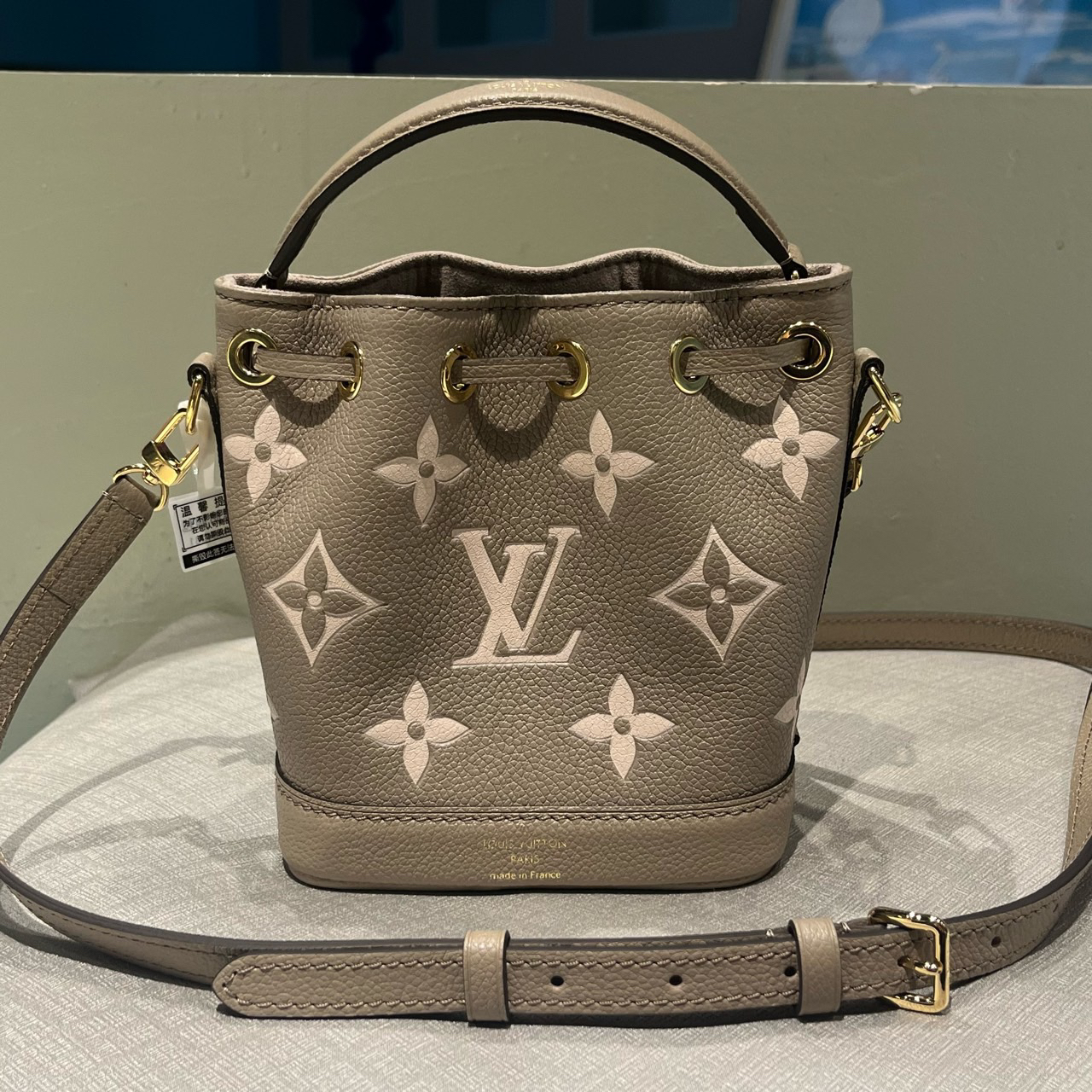全新未使用 LouisVuitton/路易威登 大象灰印花抽绳牛皮水桶包