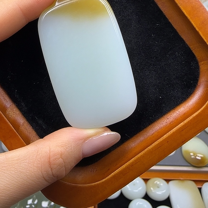 和田玉（糖玉）未镶嵌颈饰