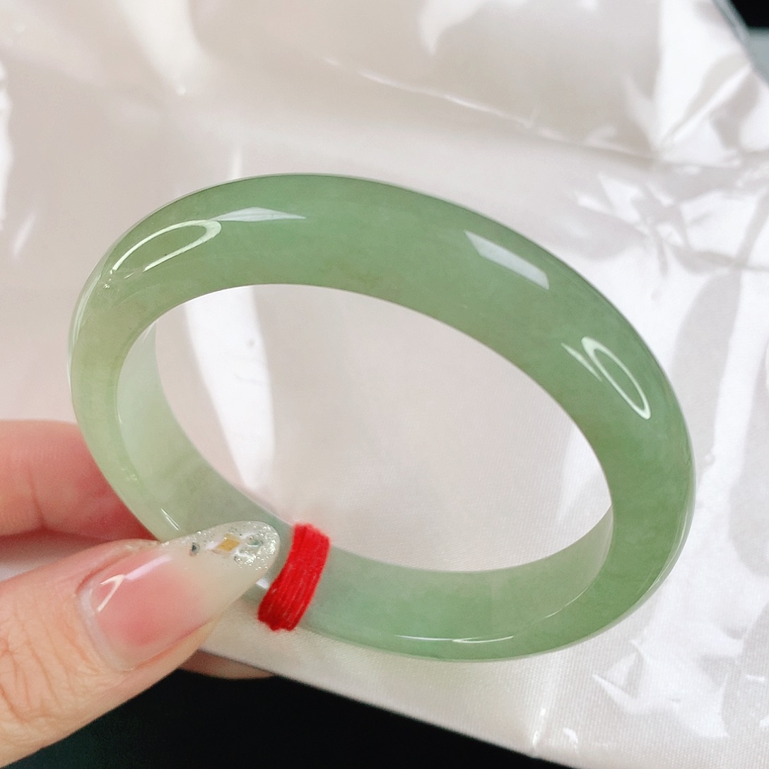 翡翠手镯未镶嵌51.6圈口