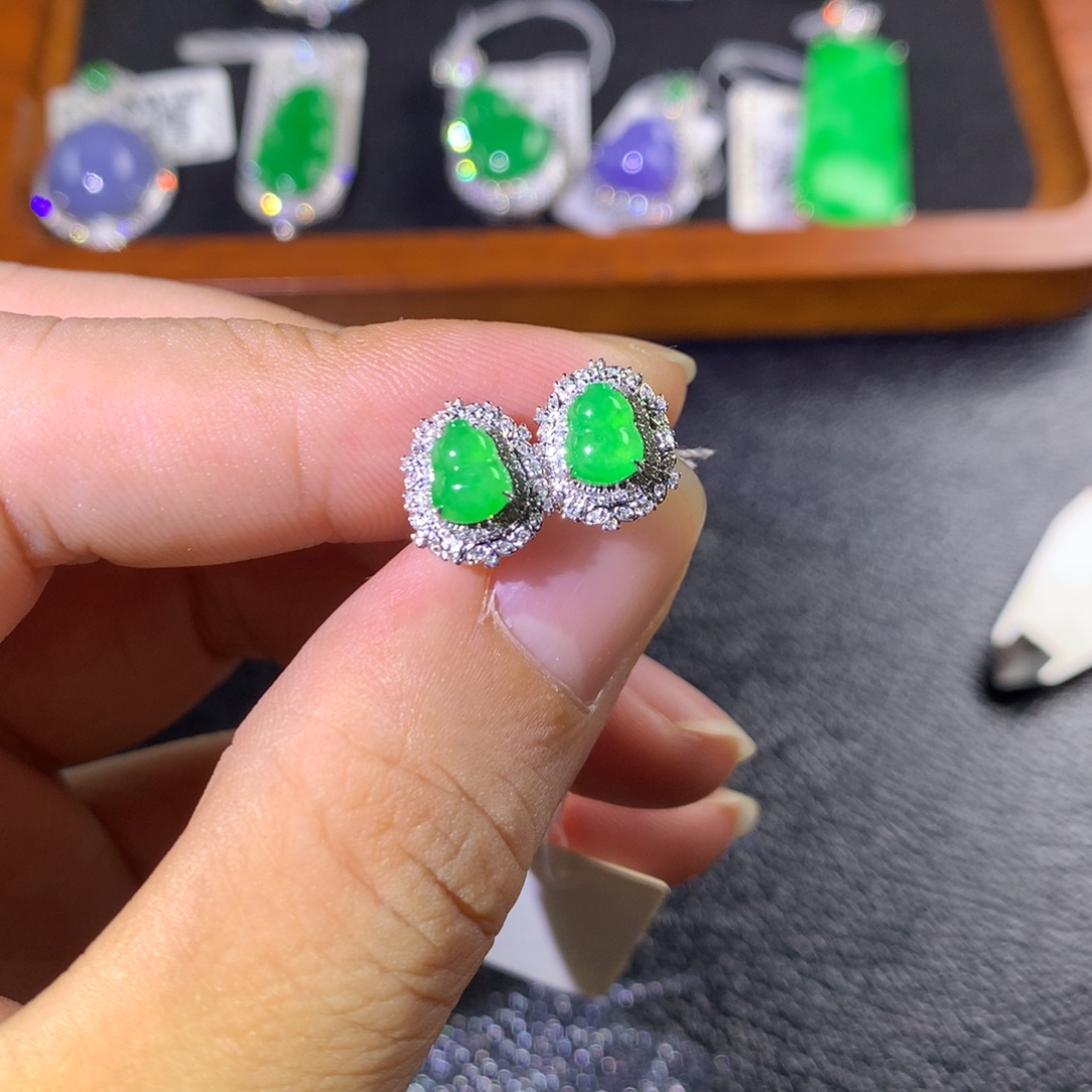 翡翠18K金镶嵌耳饰翡翠