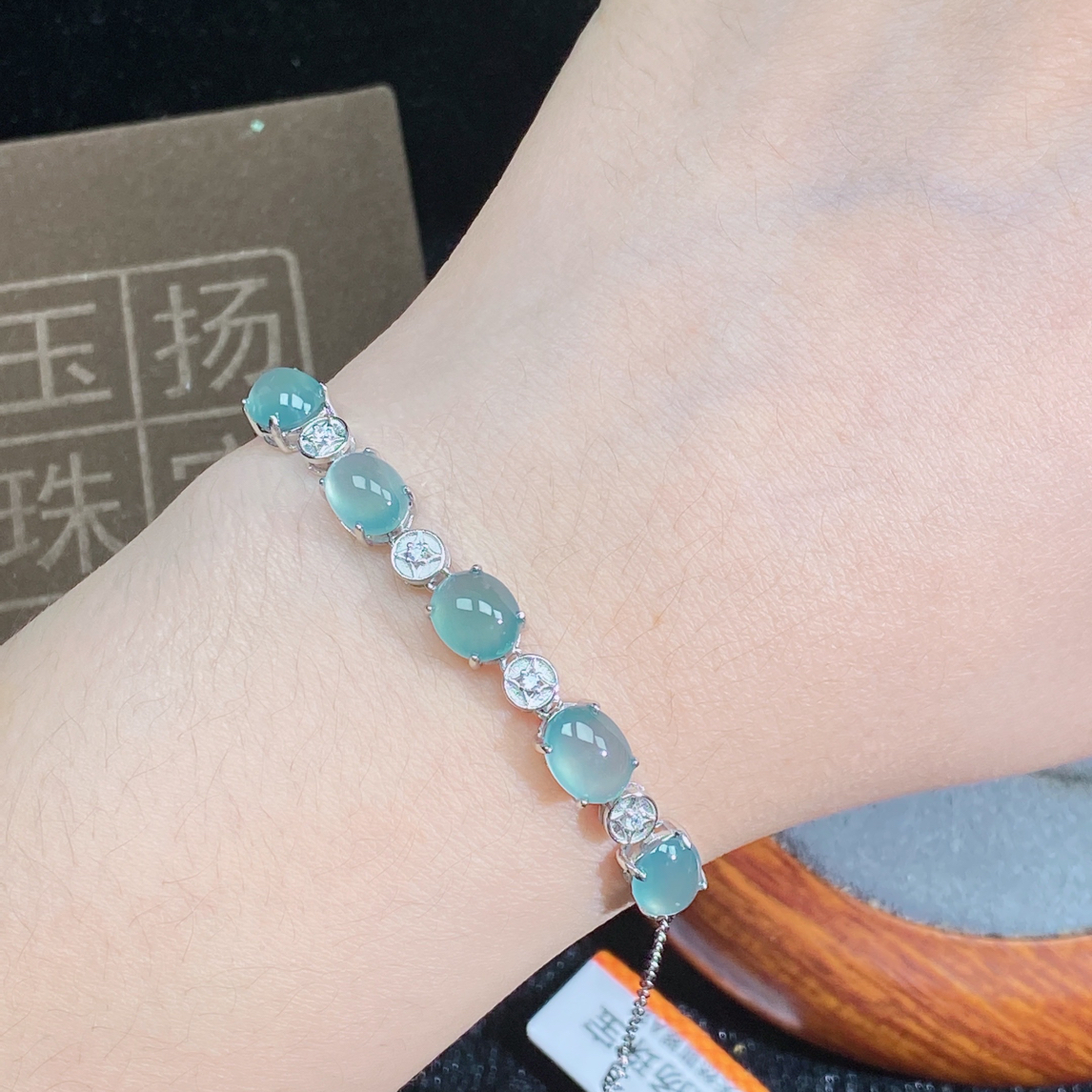 天然翡翠A货时尚百搭蛋面设计款手链通体S925银镶嵌
