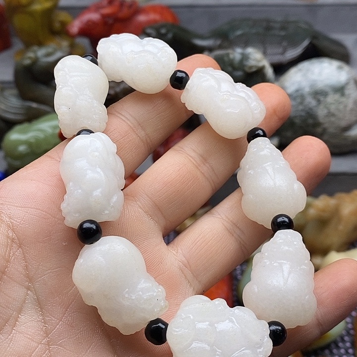 未镶嵌蛇纹石玉颈饰