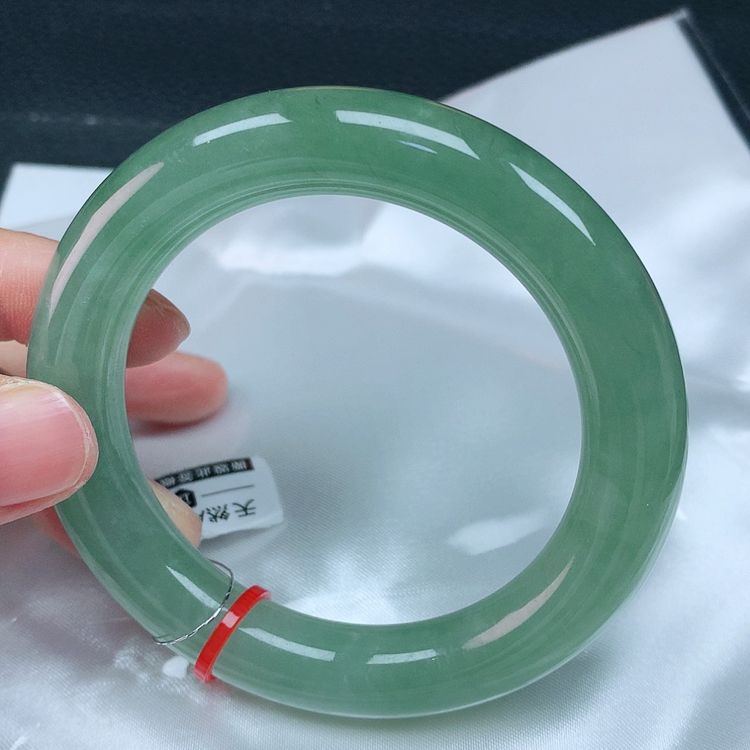 翡翠手镯未镶嵌53胖