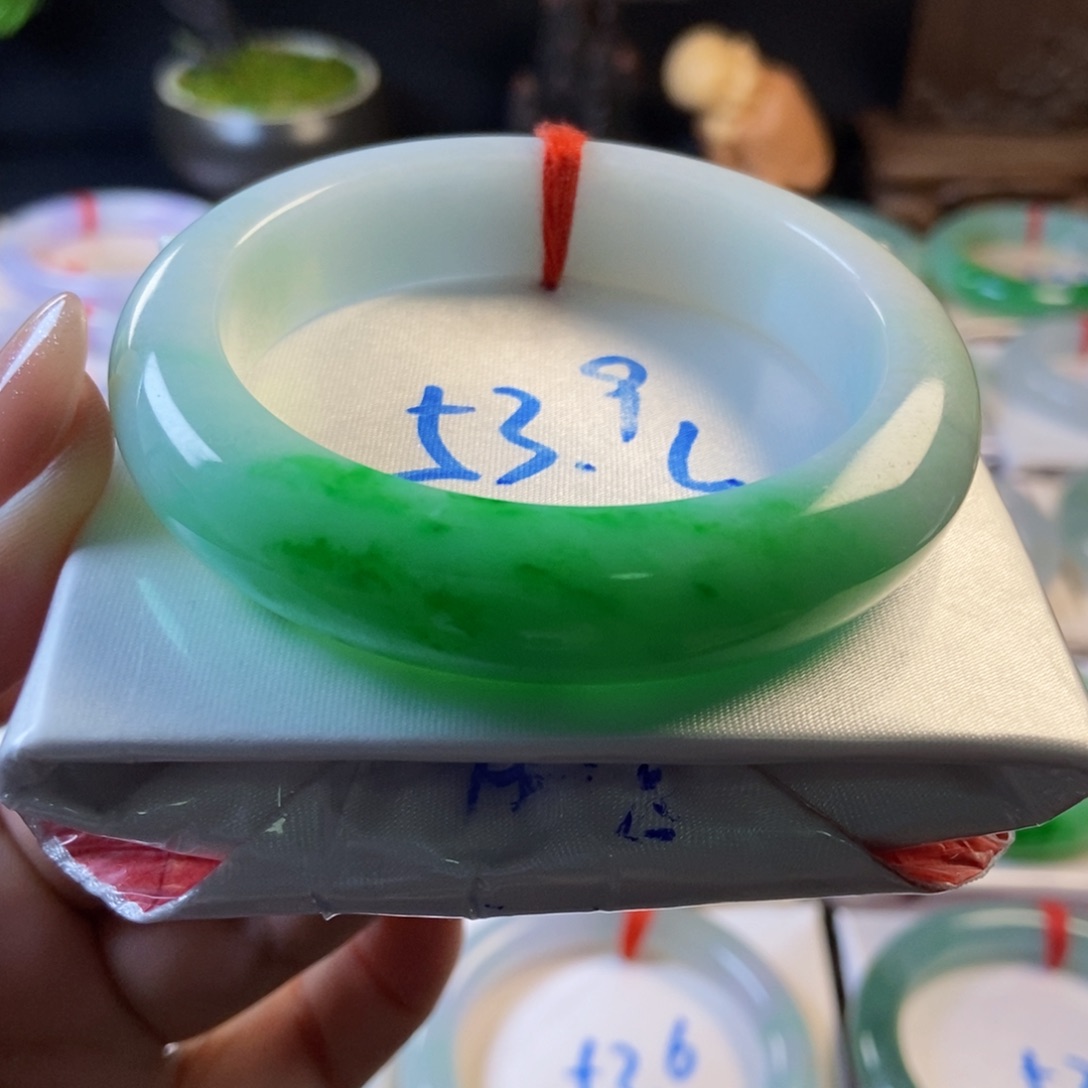 翡翠未镶嵌手镯9白底青飘翠
