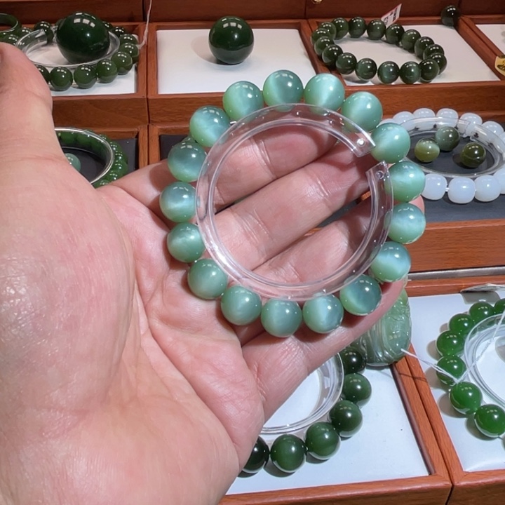 笑***纳和田玉未镶嵌手链