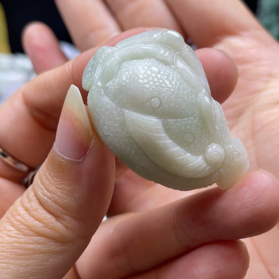 翡翠颈饰未镶嵌牌子