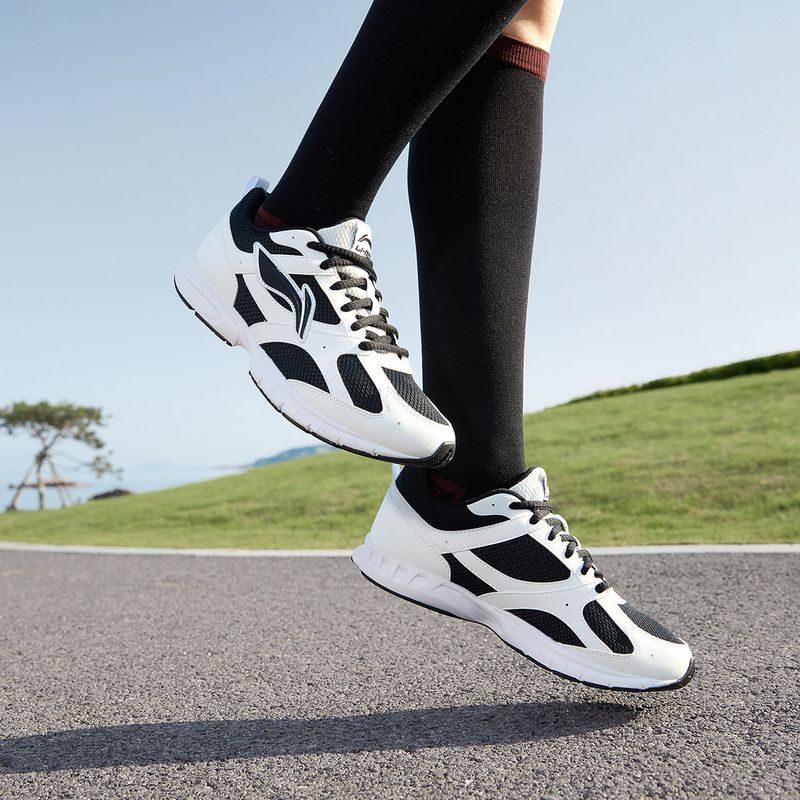 李宁R037女子秋网面透气舒适防滑低帮减震休闲慢跑鞋ARSU068-B品