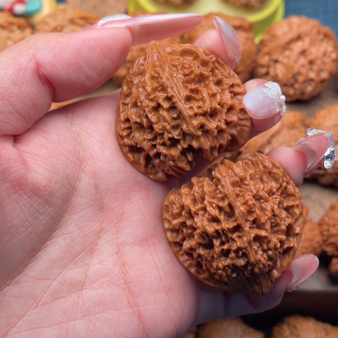 文玩核桃把件全品精配红皮满天星40