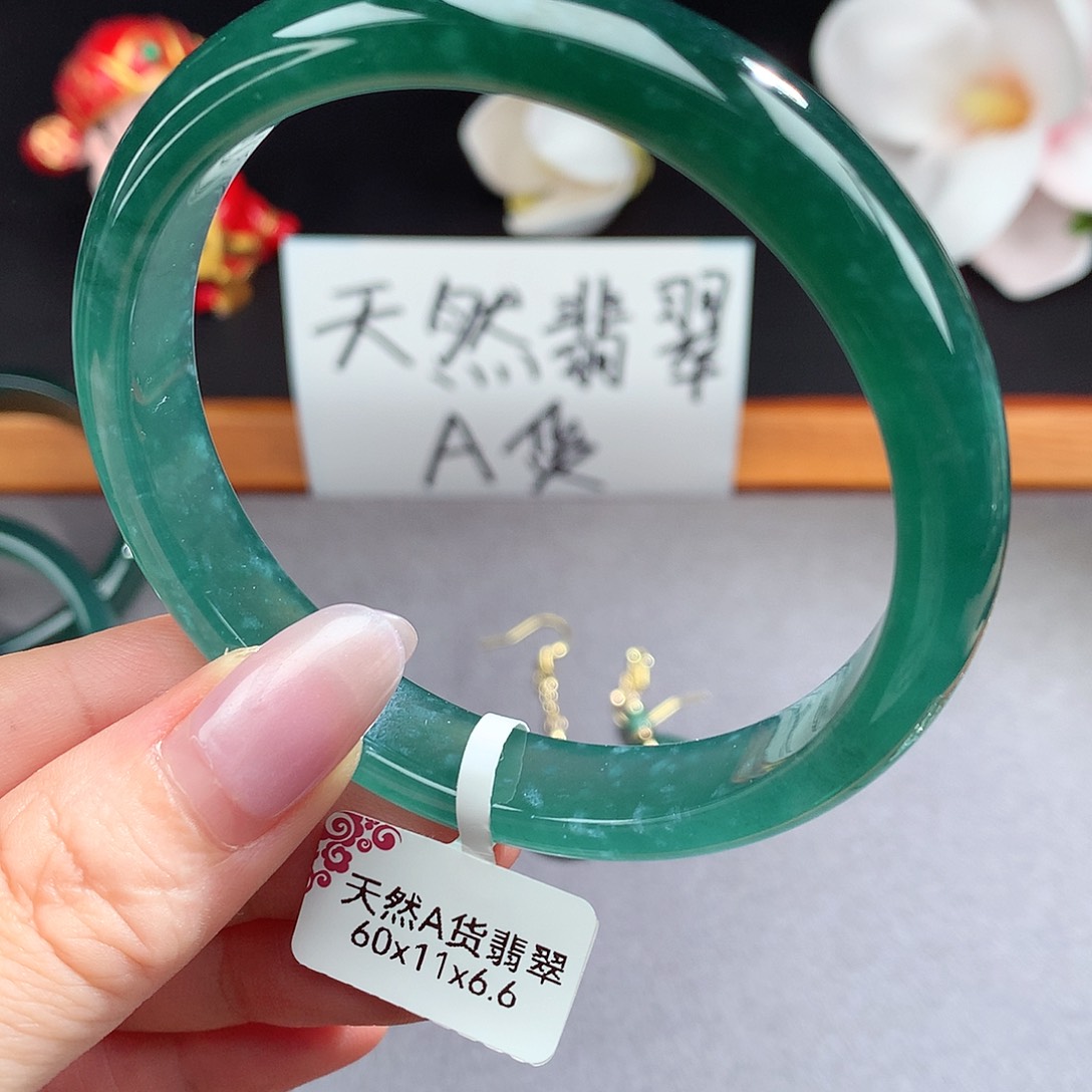 翡翠手镯（圆镯）未镶嵌