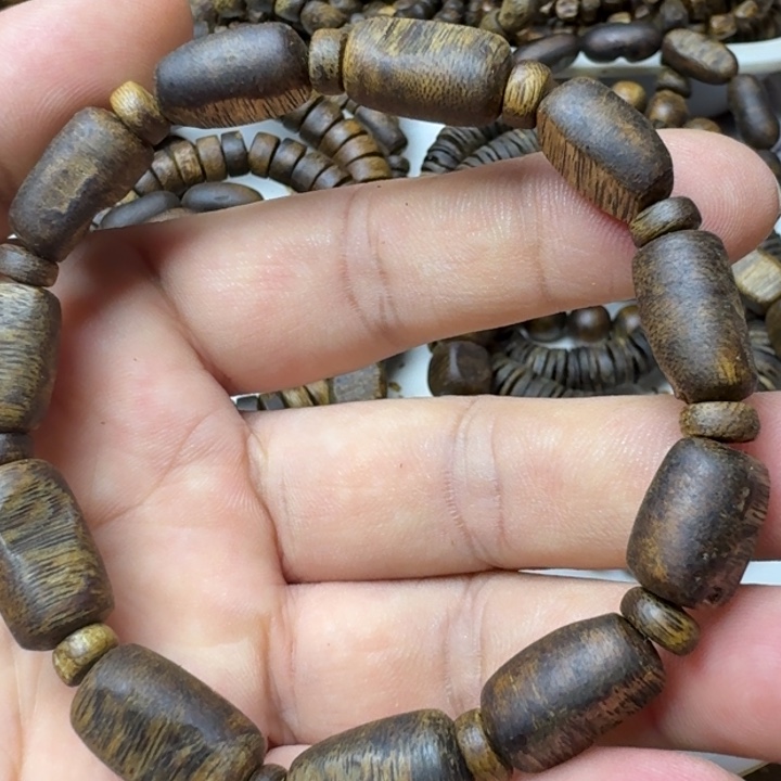 沉香手串乌身手串9克加