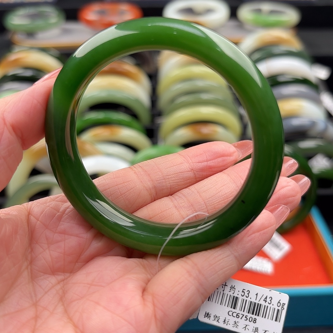 和田玉未镶嵌手镯辣阳绿 底细色好53.1