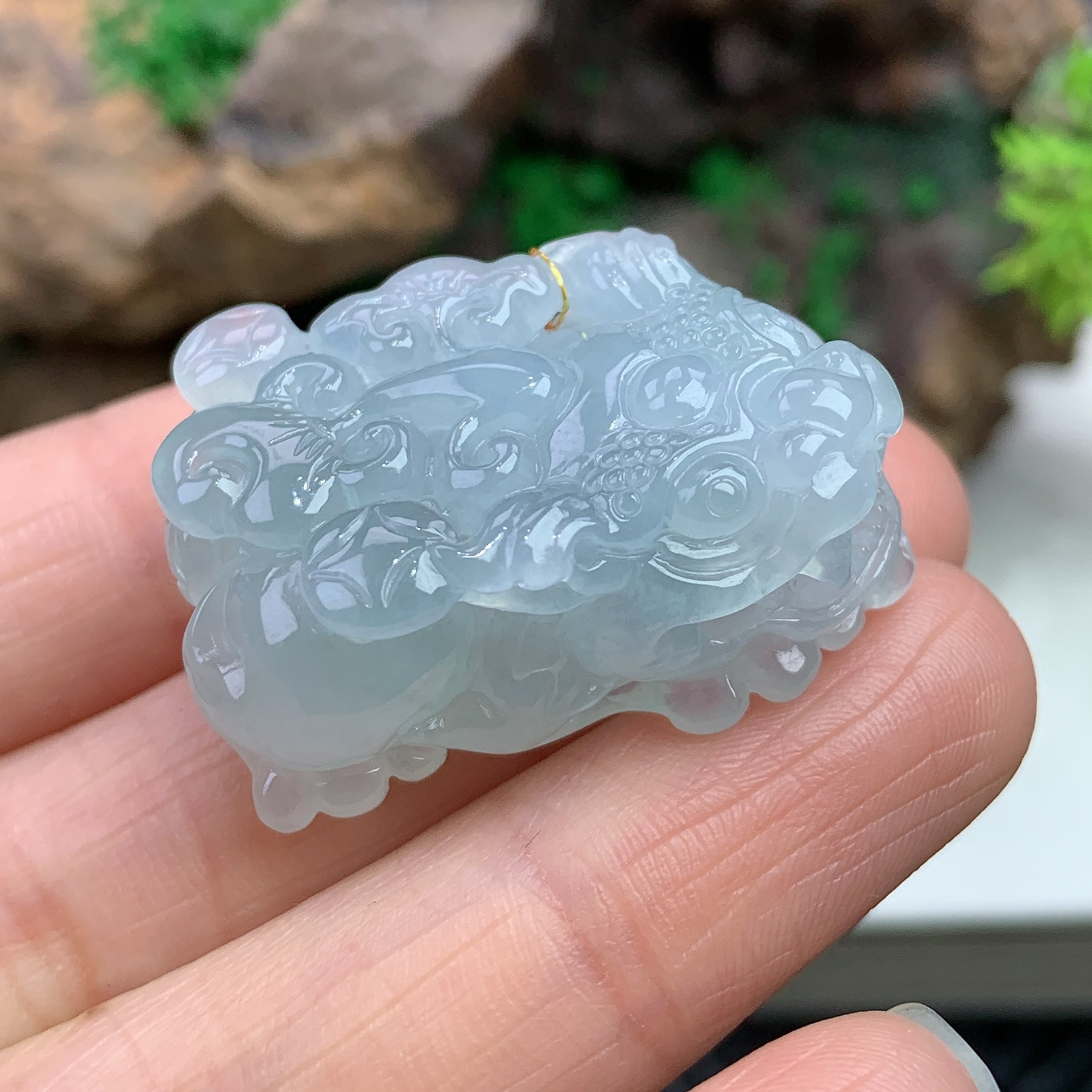 天然缅甸A货翡翠糯冰口含珠貔貅吊坠，尺寸30-19.5-12mm